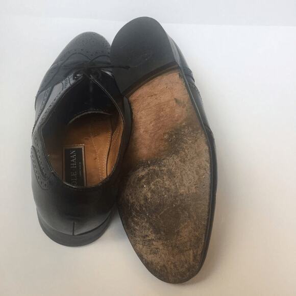 Cole Haan Classic Black Wingtip shoes size 10.5D - Picture 4 of 7